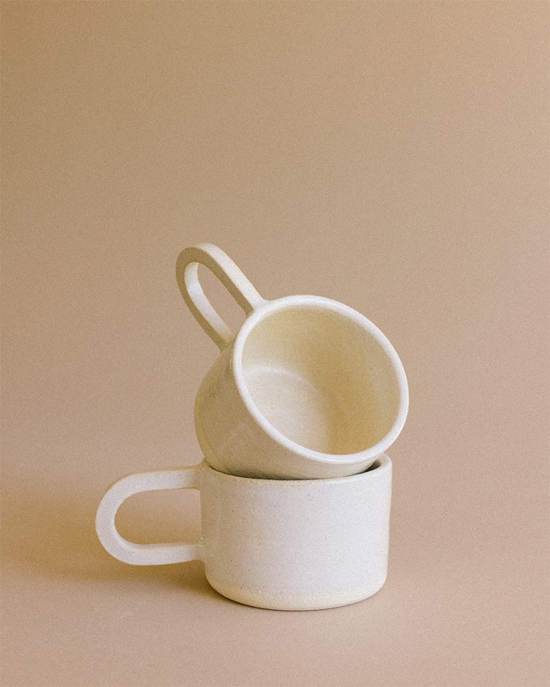 Tasse en gres blanche