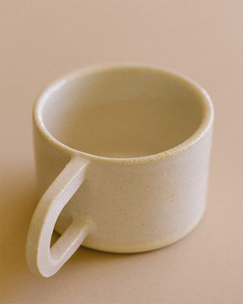 Tasse en gres blanche