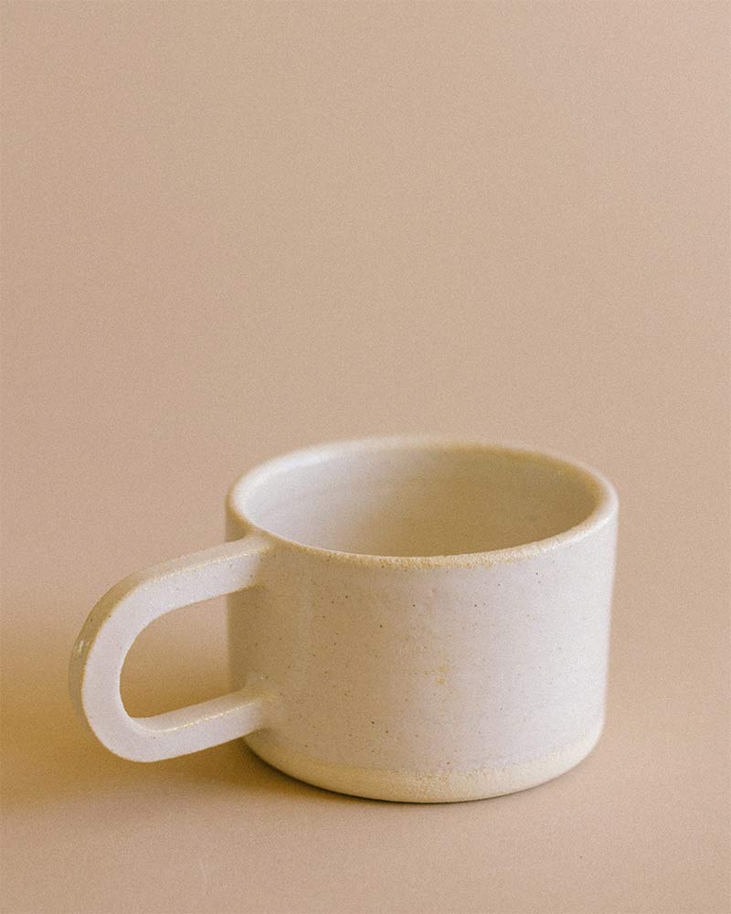 Tasse en gres blanche