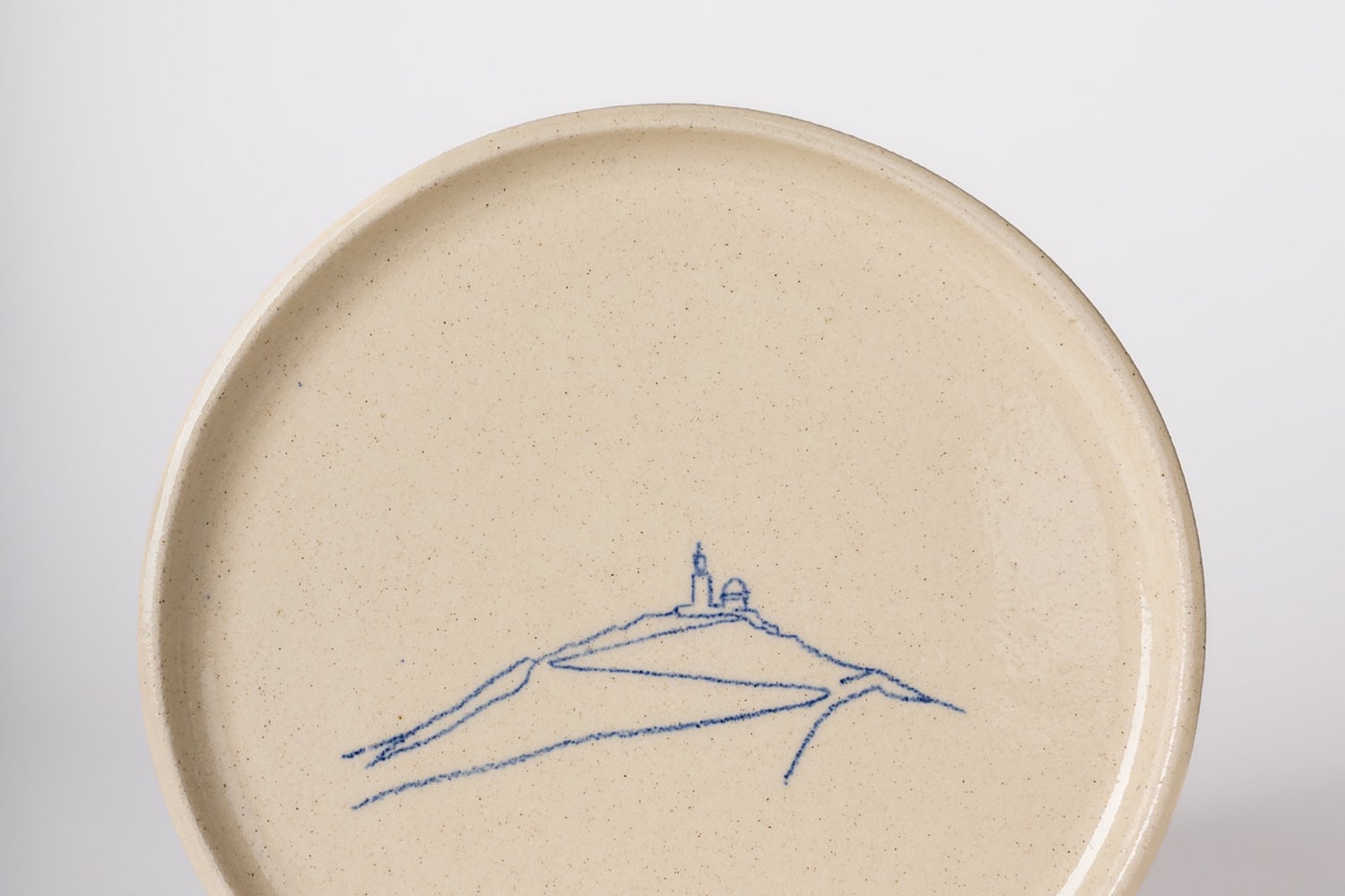Souvenir du Ventoux : Notre défi en famille qui a inspiré ma collection d’assiettes